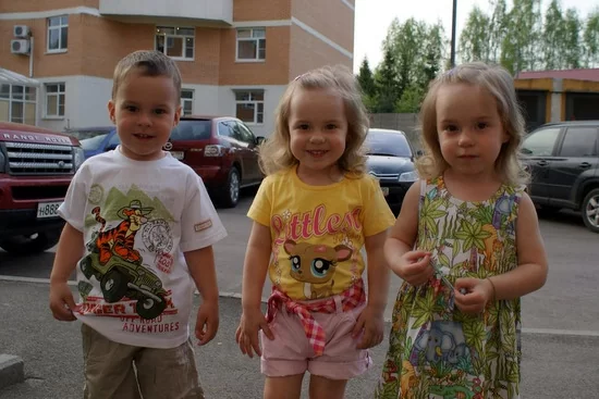 Арина, Богдана и Егор- веселые тройняшки
