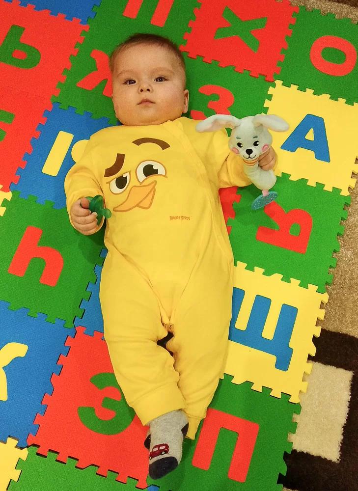 Уже есть два зуба, лезут следующие!