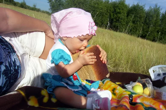 Решила отправить вам небольшой фотоотчет первого года жизни нашего и «вашего» малыша:)
