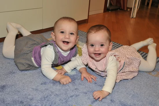 Катюша и Алиса родились 19 мая 2011 года.Обязательно приедем в гости!
