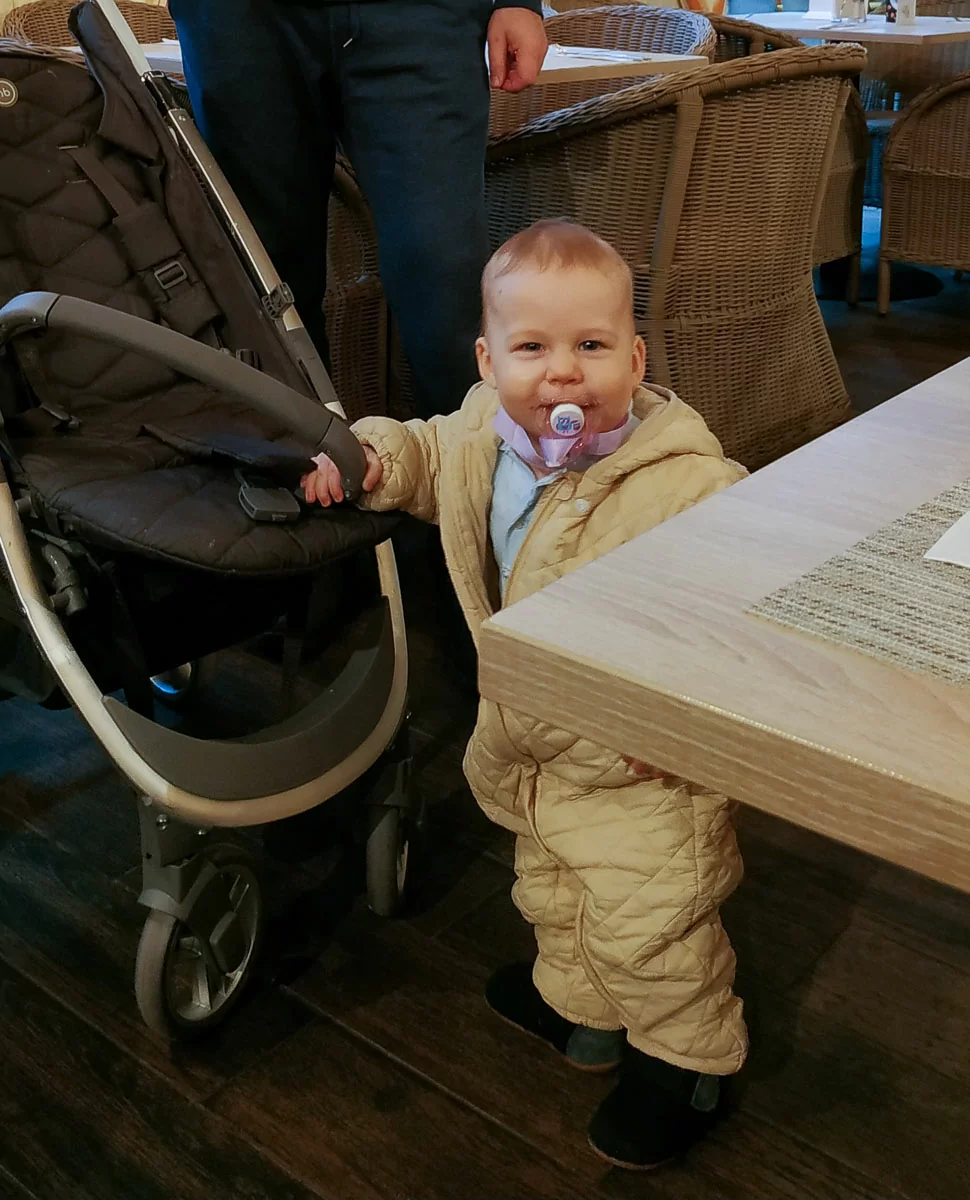 Мне 1 год, чувствую  себя хорошо.