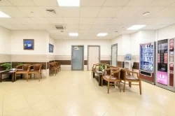 Холл первого этажа Клиники МАМА