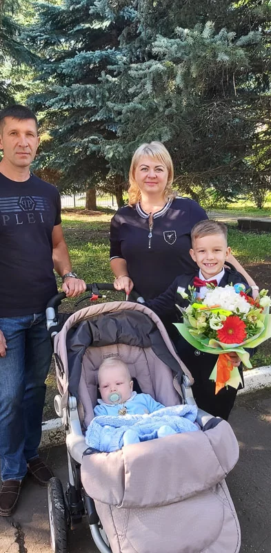 Вроде недавно еще рожали, а уже первый класс!