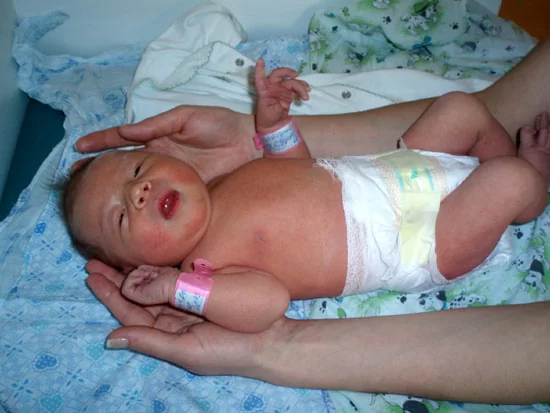 4-гоапреля в 00.55 в 5-й больнице с Божьей и Вашей помощью родилась девочка