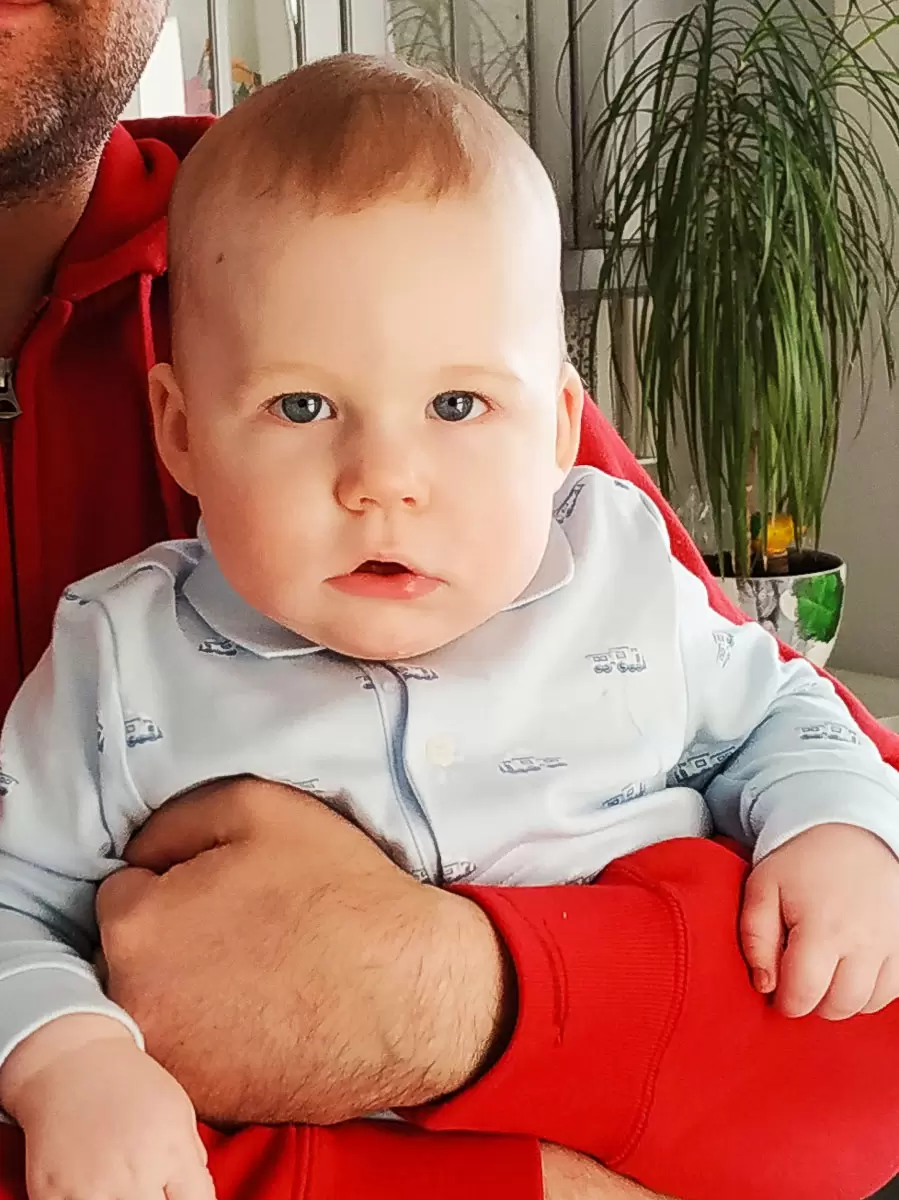 Мне 1 год, чувствую  себя хорошо.