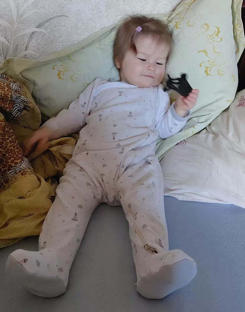 Дочурке вот уже и годик!