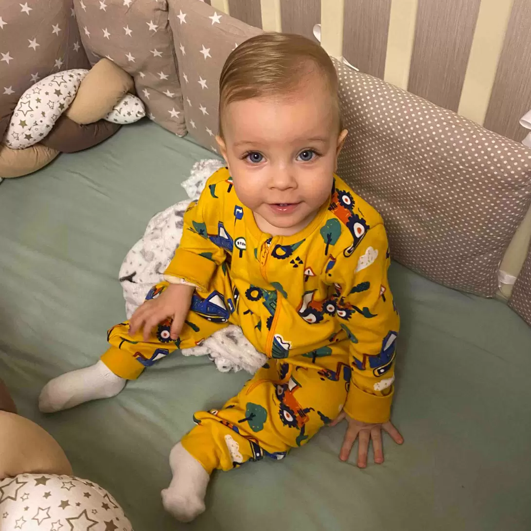 Растет, играет и постепенно обретает свой характер!