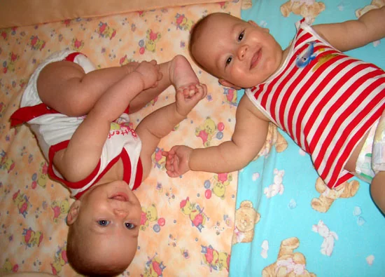 Когда на улице пасмурно, в нашем доме всегда светят два солнышка!